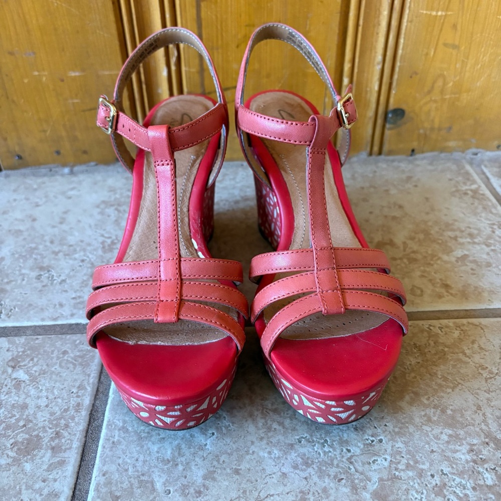 Clarks Pink Red Patterned Wedge Sandals - Picture 9 of 11